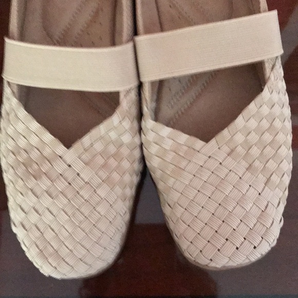Naturalizer shoes 8.5 medium flats - Picture 6 of 7